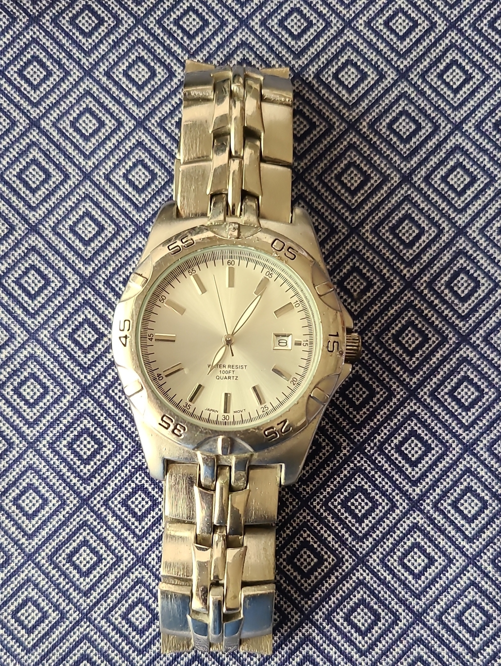 Silver Tone Men's Quartz Watch - Classic Dial